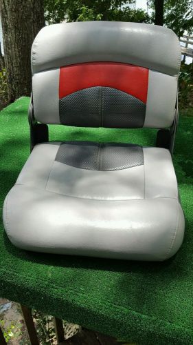 Center boat seat for bass tracker