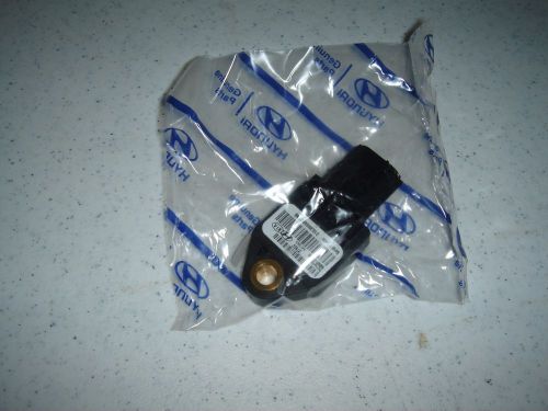 2006 2007 2008 hyundai entourage front side impact sensor, part# 959202f500, oem