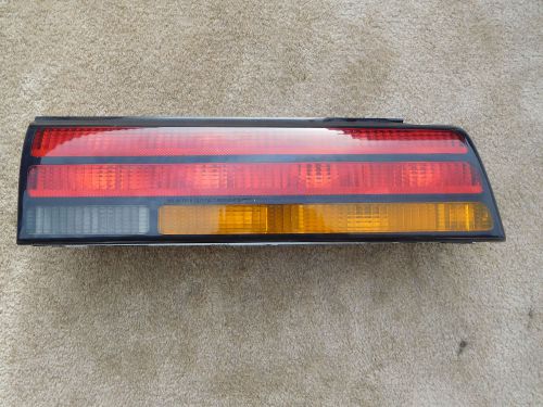 1986-92 firebird trans am tail assembly light rh passenger cracked top