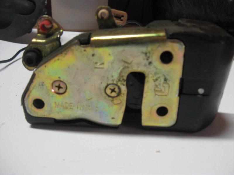 99 plymouth voyager right front (passengers side) power door latch assembly