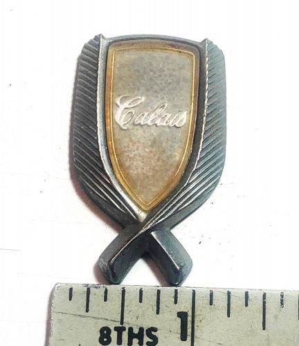 Oldsmobile cutlass calais roof pillar emblem badge logo 231s1