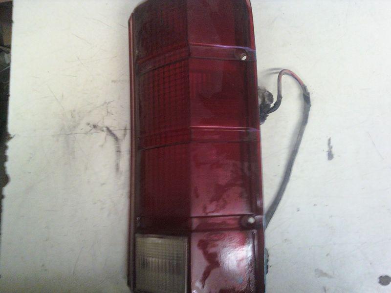 1980-1986 ford f 150 250 350 tail light right side / passenger styleside - rect