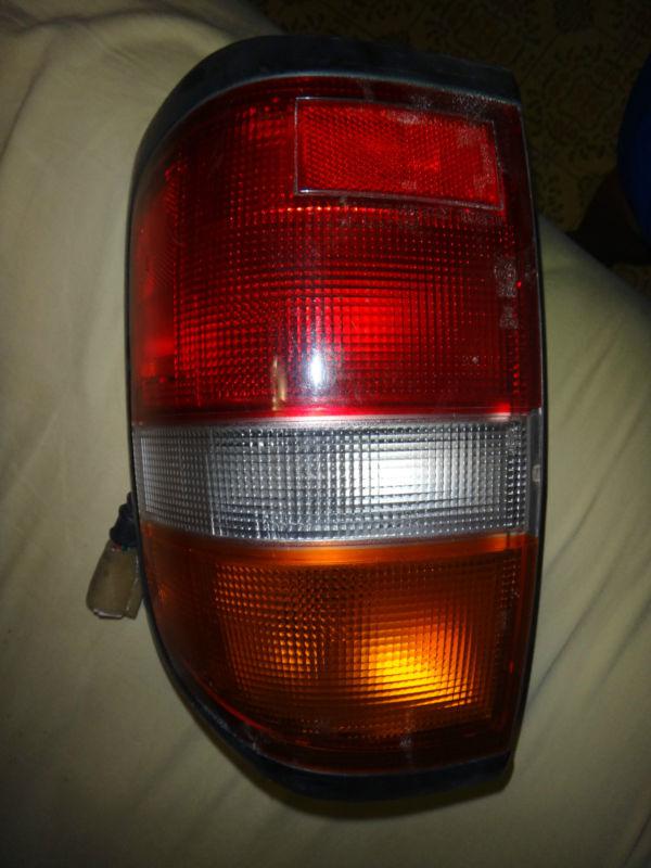 96-99 nissan pathfinder koito  taillight right side taillamp rear brake lamp