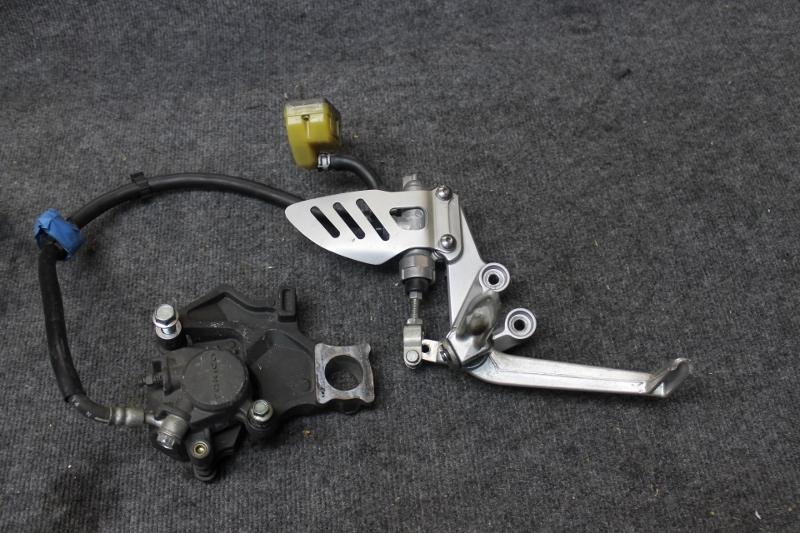 2006 gsxr 600 750 right rear set rearset peg master and caliper 06 07