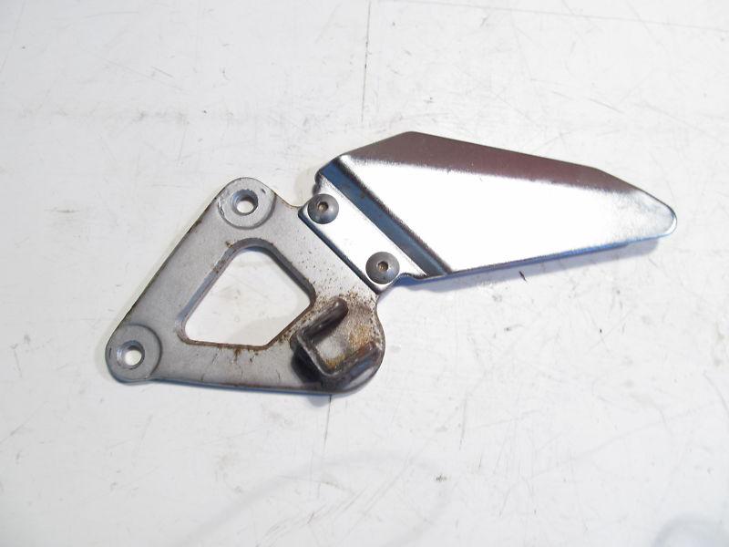 Suzuki gs500 gs 500 2004-2006 left front foot peg bracket with guard 89862