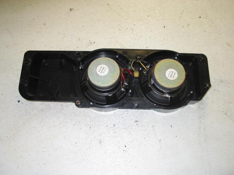 04 03 land rover rear subwoofer/speaker 28315