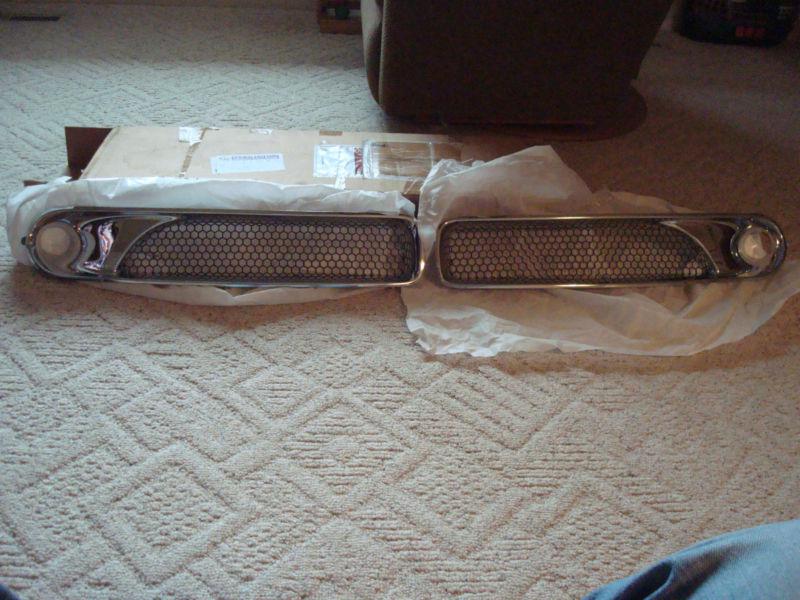 Pontiac g6 accessory chrome recessed lower grill set oem 19156185 new in box! nr