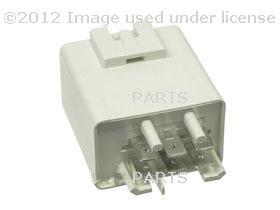 Volvo 760 244 245 740 745 780 240 940 1984 - 1995 stribel fuel pump relay white