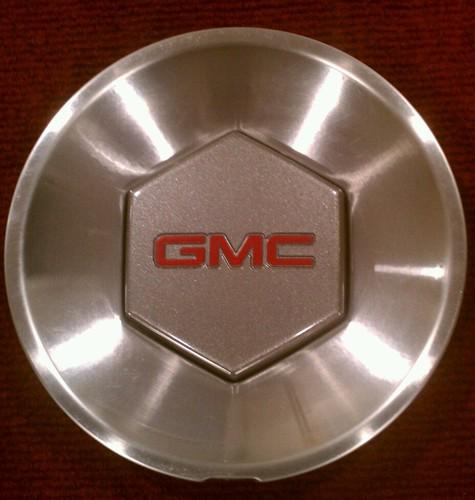 2004-2006 gmc envoy factory/oem alloy wheel center cap-used