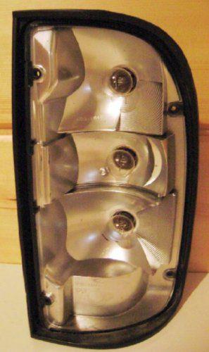 95-00 toyota tail light housing assembly right rear 