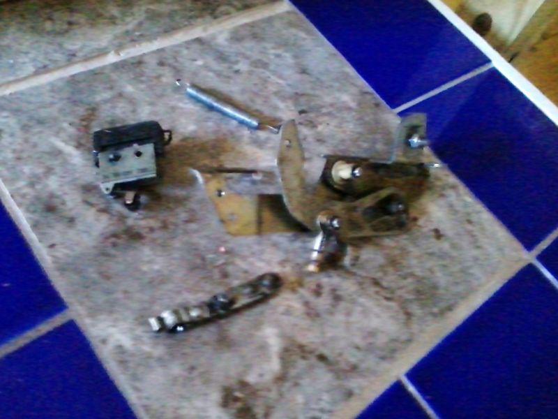 190e accelerator linkage  mercedes benz great condition