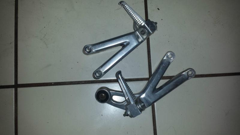 2001 yamaha r6 passenger right and left peg mount sets