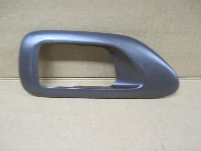 Toyota avalon 95-99 1995-99 rear door handle bezel passenger brown right rear