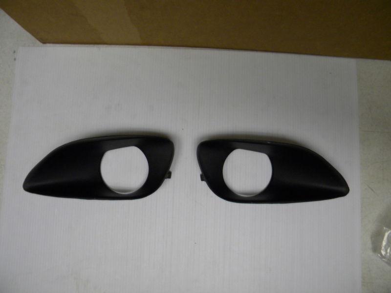 2006 - 2008 toyota yaris 4 dr sedan fog lights r/l hand bezels new bracket mount