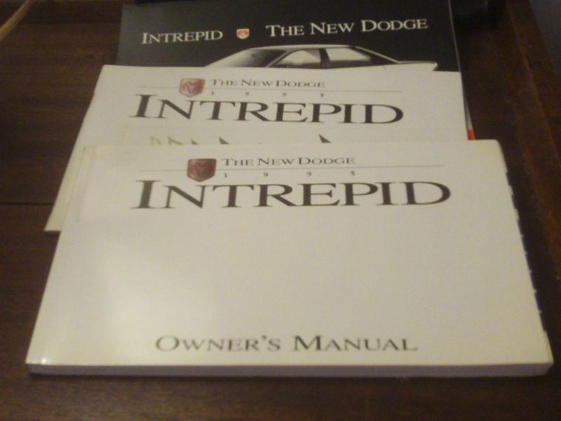 1995 dodge intrepid owner's manual w/ leather case