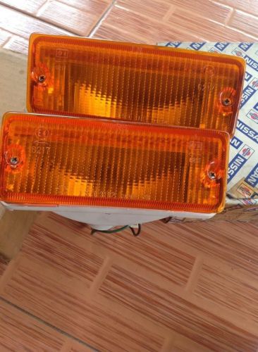 Nissan sunny b11 sentra front turn signal lights lamps rh &amp; lh nos japan.