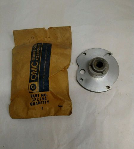 Nos new omc johnson evinrude bearing housing &amp; retainer assembly 0382796, 382796