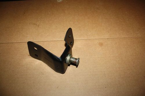 Oem jeep wrangler 98-06 tj tailgate striker latch gate pin mount braket factory