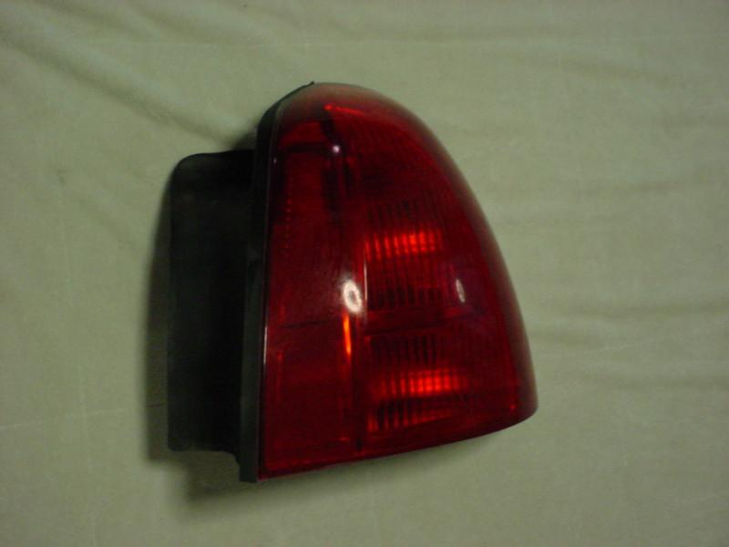 03 04 05 06 07 08 09 10 2011 lincoln town car right rt side taillight oem 