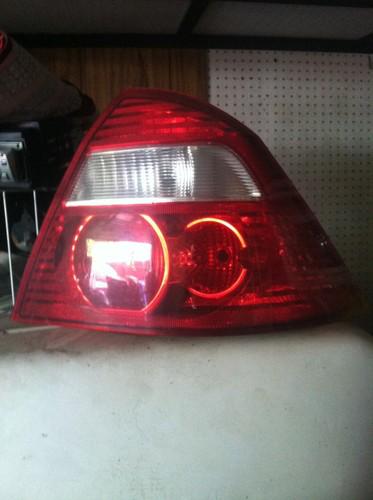 2006 ford five hundred taillights l&r