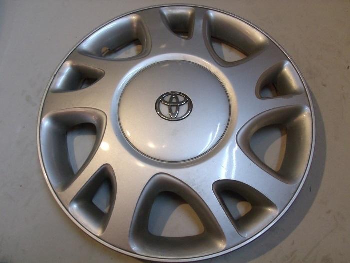  four 15 inch 1999-2000-2001 toyota solara hubcaps