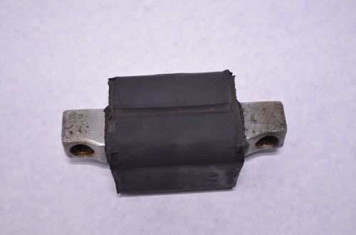 Johnson evinrude outboard 1983 90hp upper rubber mount 395755 (e7-3)