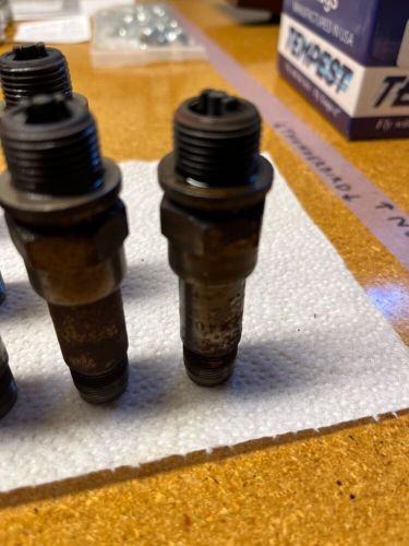 12 used tempest spark plugs - urem40e