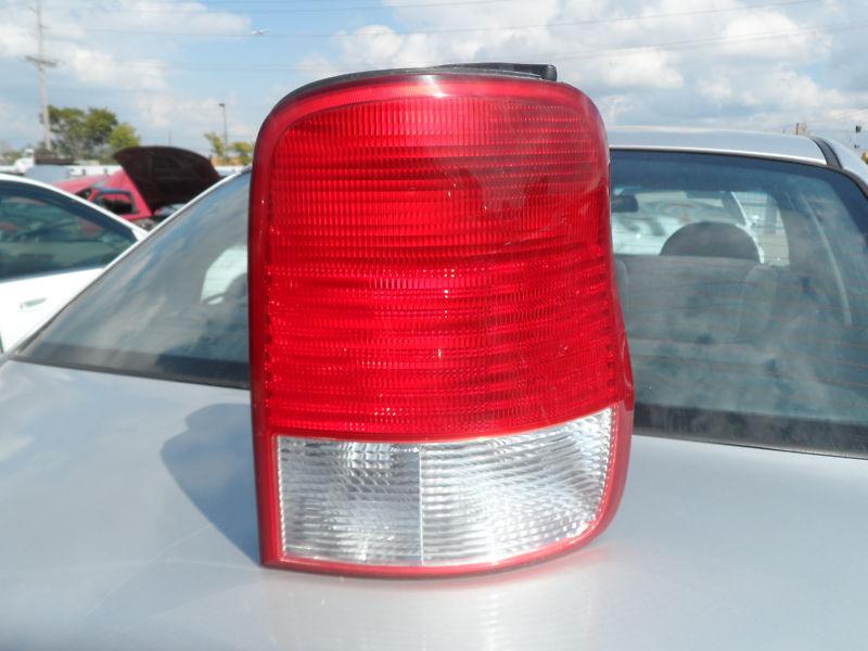 2002 kia sedonna right tail light nice oem!!!