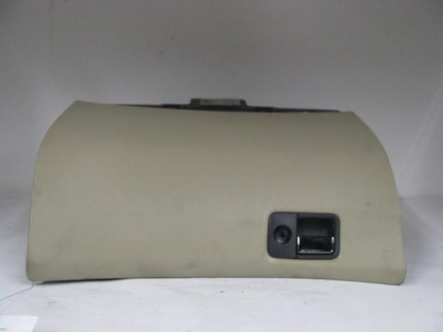 Glove box door 2000 00 volvo s80 394173