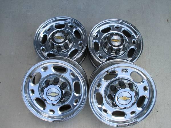 (1) 96-06 chevy silverado hd 2500 16" 16x6.5 oem factory rim wheel w/center cap