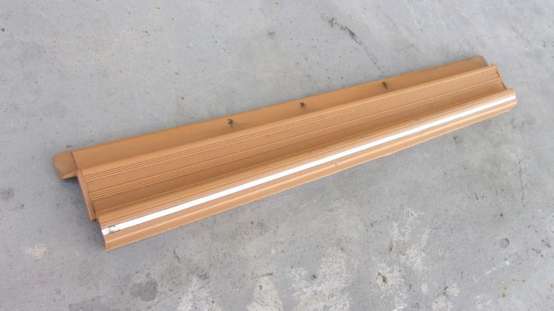 Mercedes-benz w126 sedan left front door trim threshold palomino