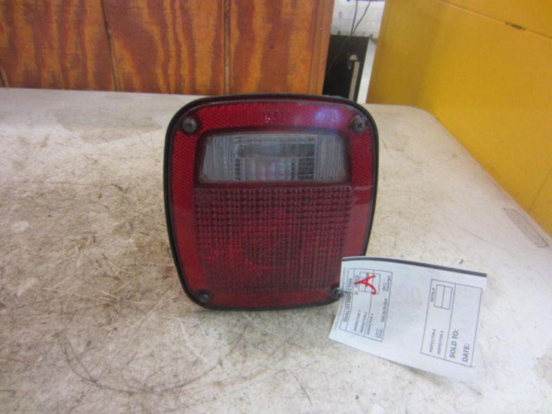 Jeep wrangler l taillight l. 98 99 00 01 02 03 04 05 06