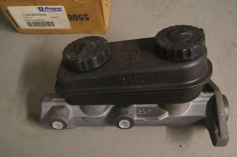 Nos oem genuine mopar r4294946 master cylinder brake unit dodge jwh2221