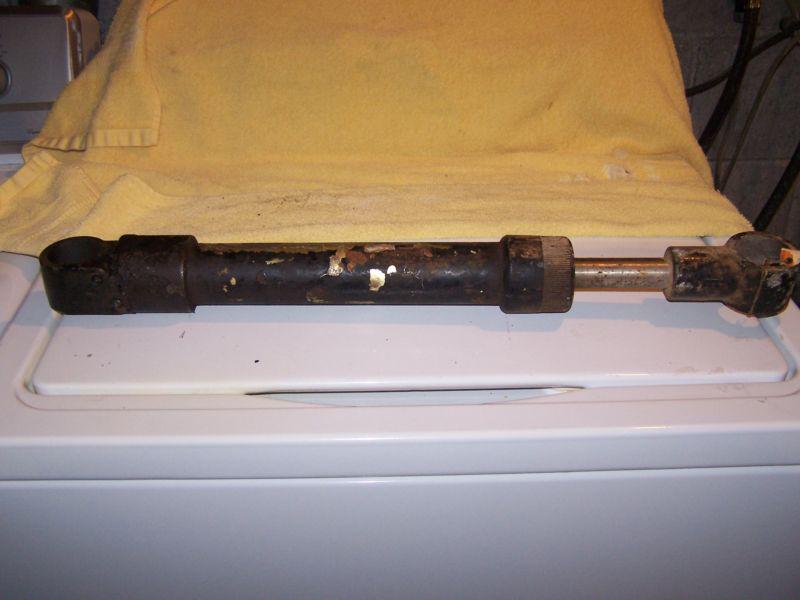 Alpha ii mercruiser hydraulic cylinder