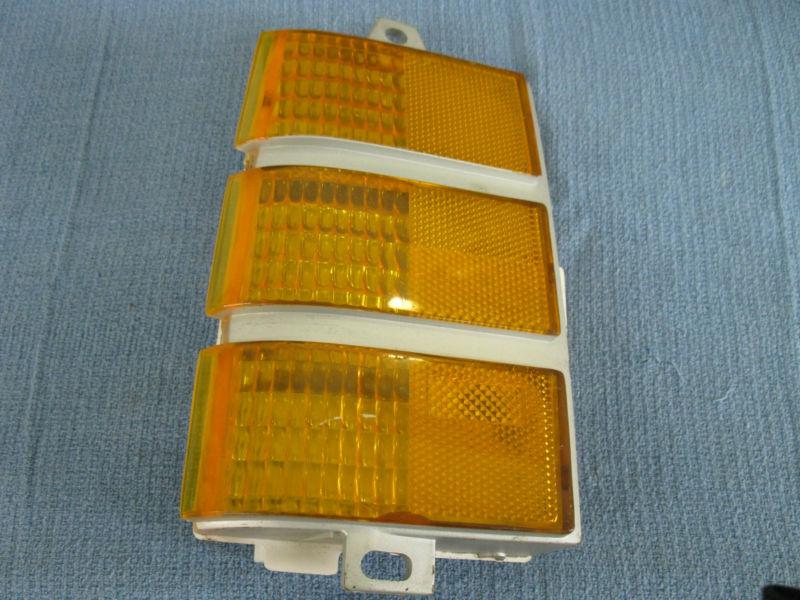 1978 pontiac lemans lh front marker light assembly  1013