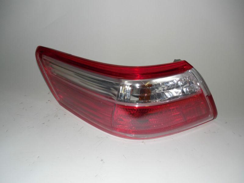 07 08 09 toyota camry oem left tail light nice!