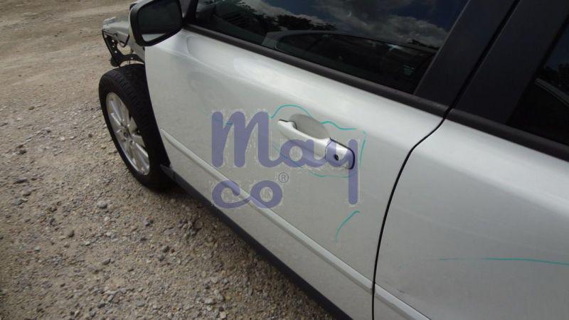 2005 volvo s40 front left driver door white middle molding trim oem