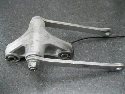 06 suzuki gsxr gsx-r 1000 shock mount linkage 21h