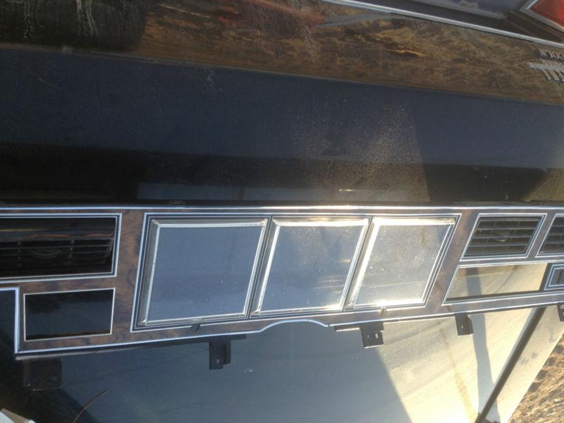 1983 lincoln wood grain dash bezel 