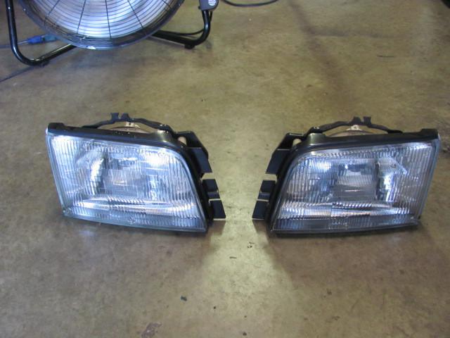 1998-2002 isuzu trooper headlights pair lh rh oem glass 98 99 00 01 02 very nice