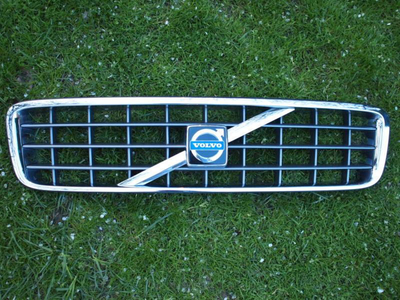 Volvo xc90 oem grille with large emblem included  2002 03 04 05 06 07 08 2009