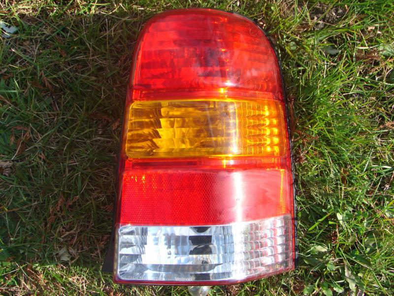 2001 02 03 04 05 06 07 escape tail light rh oem