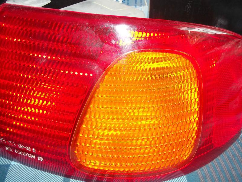  1998 - 2002 toyota corolla right passenger rear tail light lamp oem 