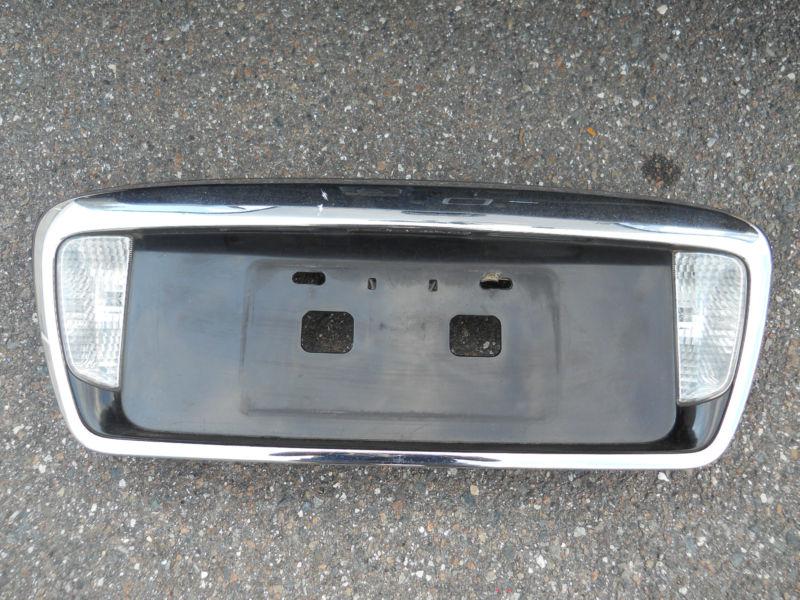 04 05 06 kia amanti trunk  license plate back up reverse center tail light panel