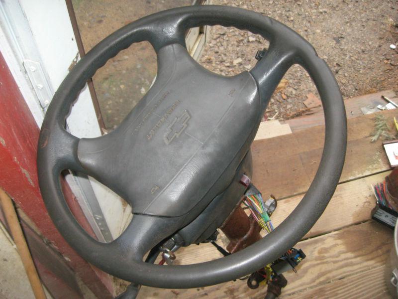 1996 chevy truck tilt  column w/key ,comes with  streeing wheel with airbag