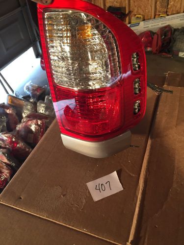 98 99 isuzu rodeo right tail light