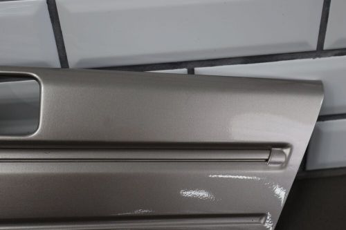 96-97 lexus lx450 rear right exterior quarter panel moulding w/reflector (beige)