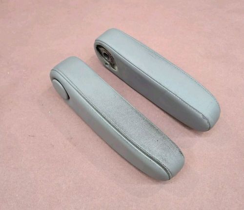 01-07 toyota highlander front left right seat arm rest pair gray leather oem