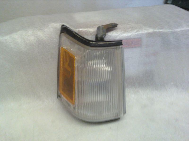 1986 subaru gl / signal park lamp right hand  marker  light fender mtd  2 lamp