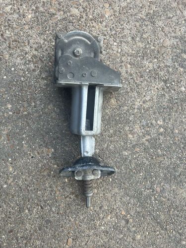 2005-10 dodge dakota spare tire hoist